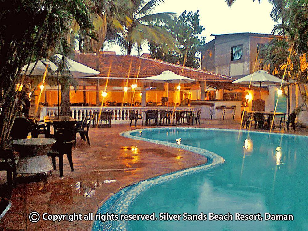 Silver Sands Beach Resort Даман Экстерьер фото