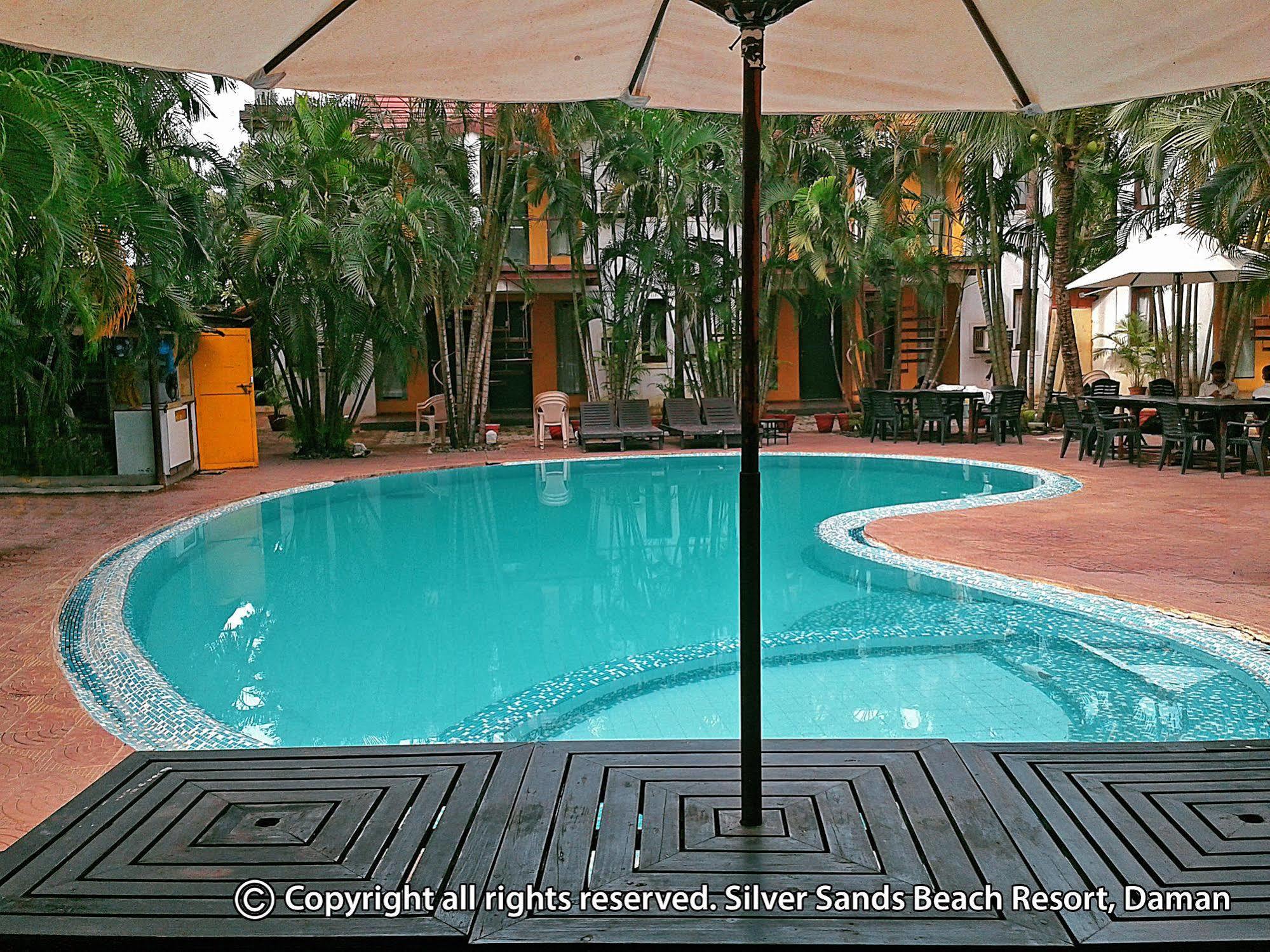 Silver Sands Beach Resort Даман Экстерьер фото