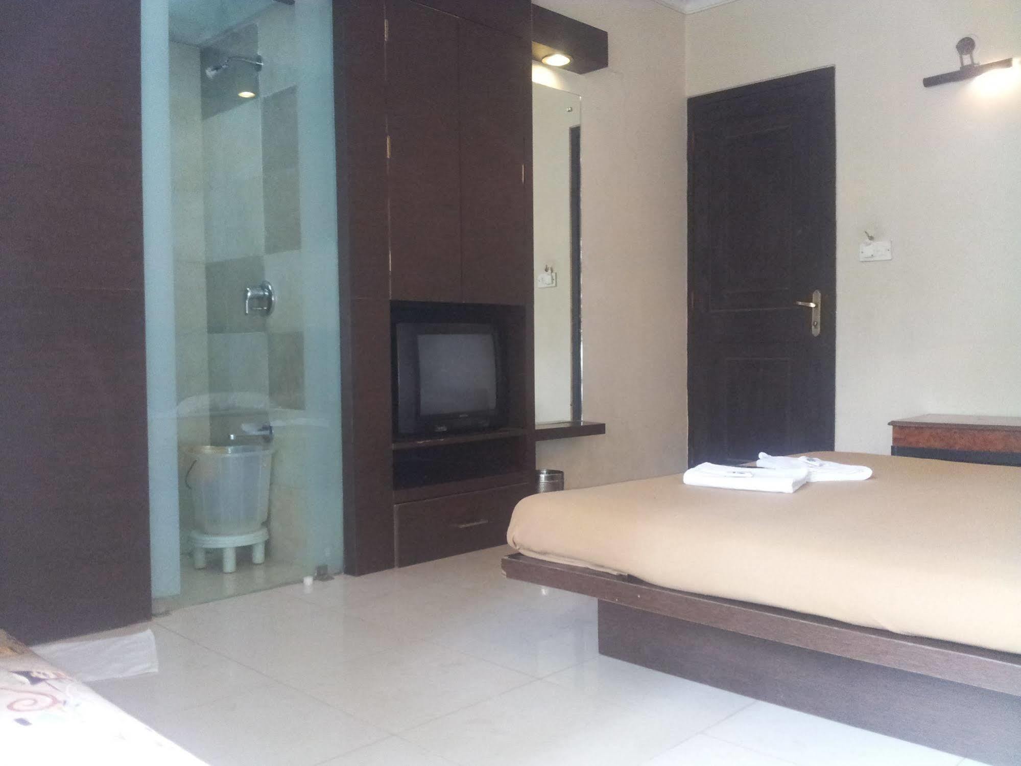 Silver Sands Beach Resort Даман Экстерьер фото
